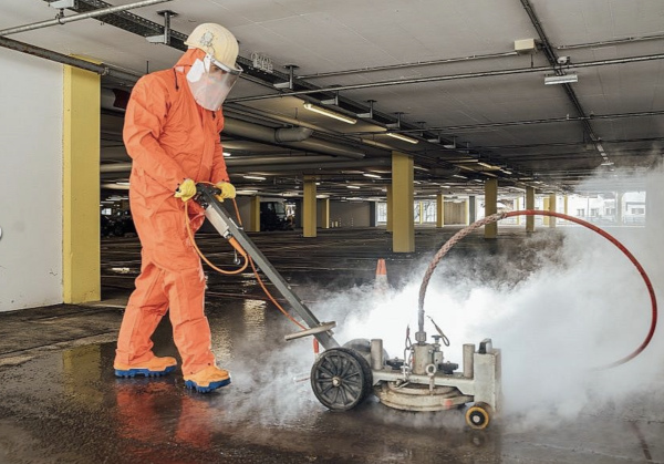 Ultra high-pressure cleaning equipment